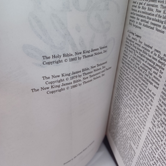 VTG 1982 HE HOLY BIBLE NKJV "KNOW GOD" CALVARY CHAPEL  + 1 CD & 1 DVD NEW - Picture 4 of 4